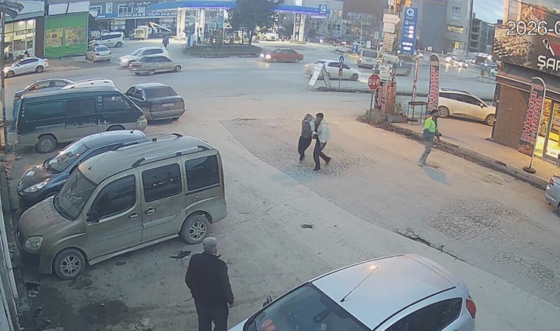 Malatya’da sokak ortasında elinde silahla bir kadını darp ettiği ve