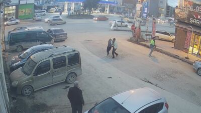 Malatya’da Sokak Ortasında Silahlı Şiddet: Kadını Darp Eden Şahıs Gözaltına Alındı Malatya’da sokak ortasında elinde silahla bir kadını darp ettiği ve
