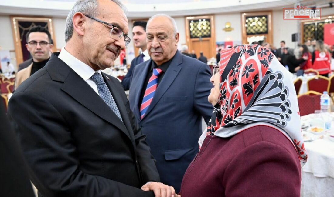 Malatya Valiliği’nin ev sahipliğinde düzenlenen iftar programında Vali Seddar Yavuz,