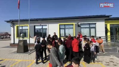 Malatya köy okulu yardım etkinliği kapsamında Tepeköy İlkokulu’nda öğrencilere bot,