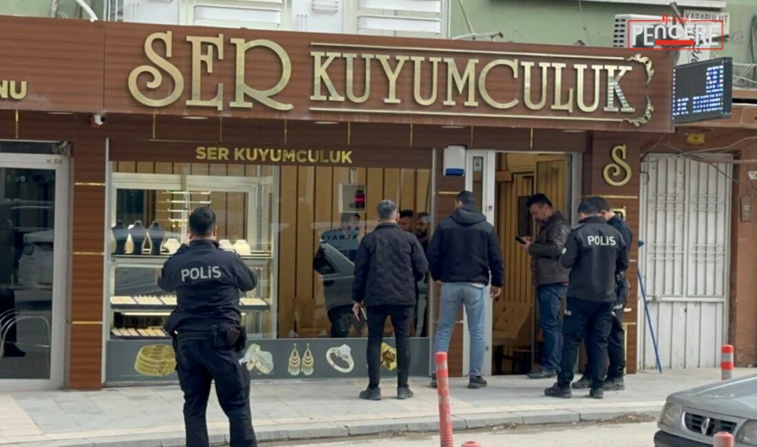 Malatya Şifa Mahallesi Terminal Caddesi’ndeki Ser Kuyumculukta dün öğlen saatlerinde