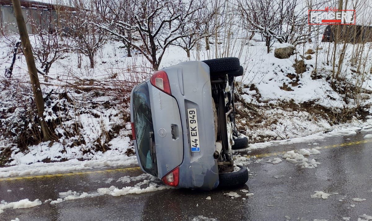 Gövdeli Mahallesi’nde kar ve buzlanma nedeniyle kontrolden çıkan bir otomobil