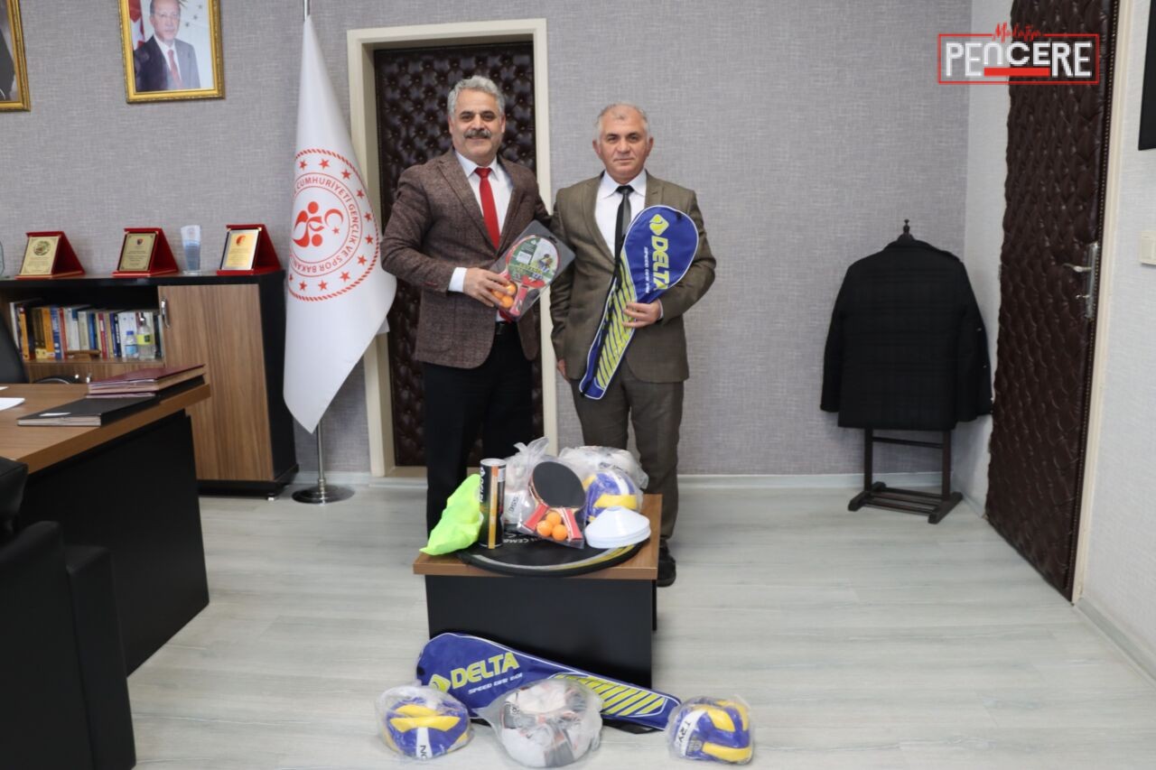 Malatya’da gençlerin spora erişimini artırmak amacıyla başlatılan sportif malzeme dağıtımı