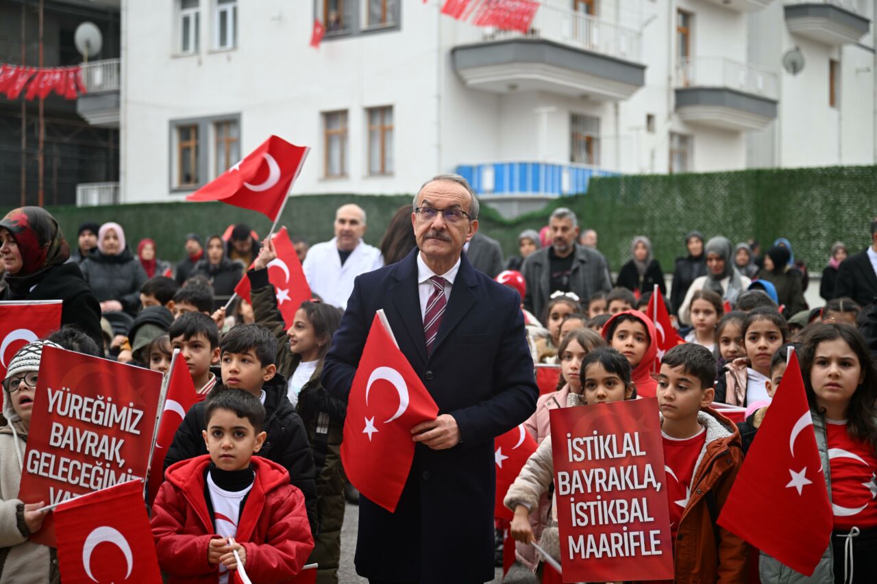 Malatya’da Fatih İlkokulu’nda düzenlenen törende konuşan Vali Seddar Yavuz, Türkiye