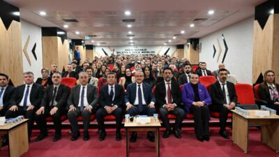 Vali Seddar Yavuz Başkanlığında Malatya’da İl Sağlık Değerlendirme Toplantısı Yapıldı Malatya Valisi Seddar Yavuz’un katılımıyla Battalgazi Devlet Hastanesi’nde düzenlenen İl