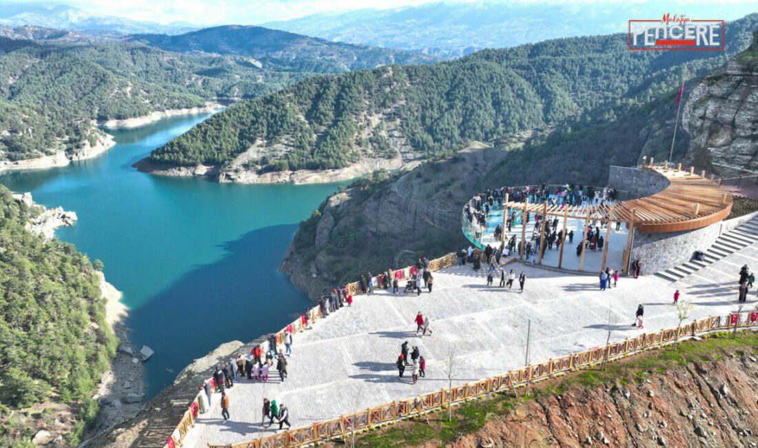Kahramanmaraş’ın eşsiz doğasını kuşbakışı izleme imkânı sunan Ali Kayası Cam