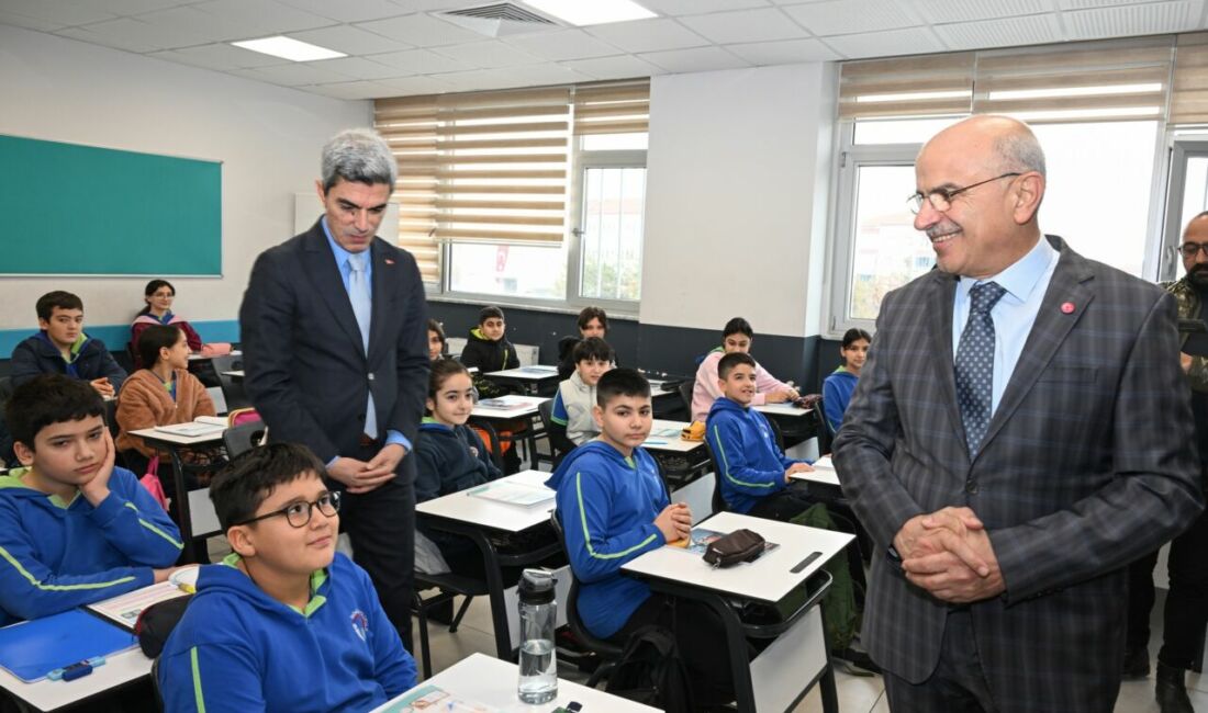 Malatya Büyükşehir Belediye Başkanı Sami Er, okul ziyaretleri kapsamında İnönü