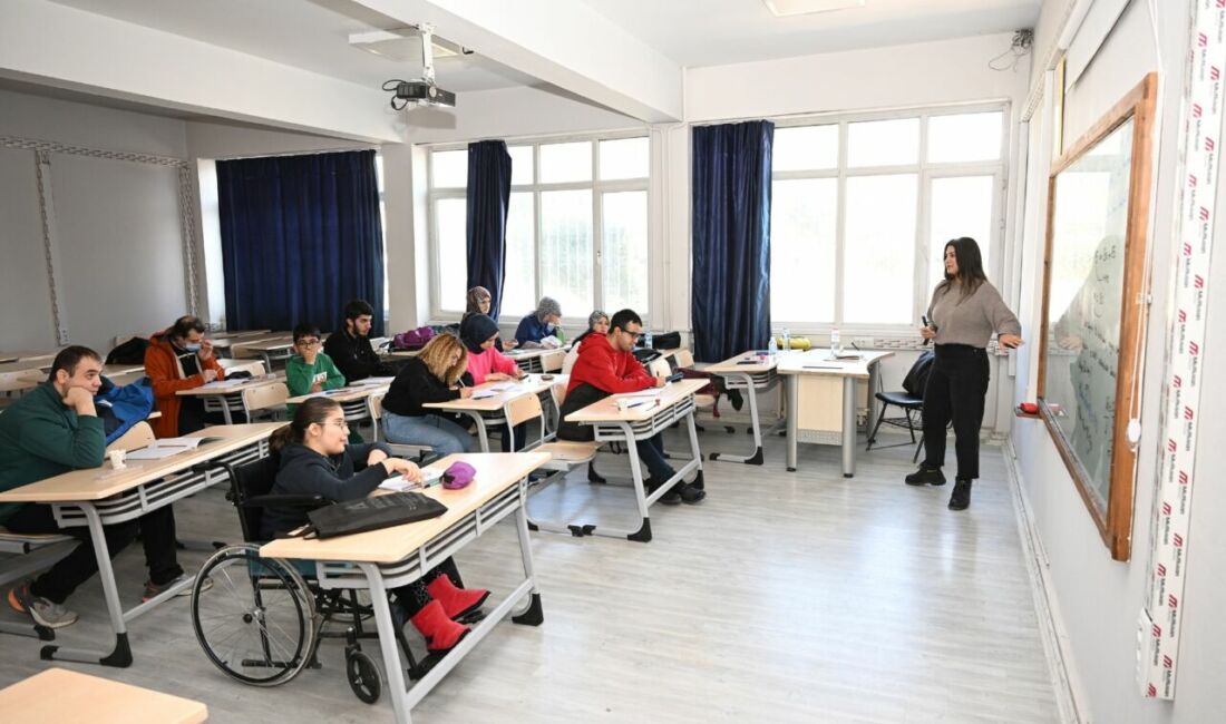 Malatya Büyükşehir Belediyesi tarafından düzenlenen ücretsiz EKPSS hazırlık kursları, engelli
