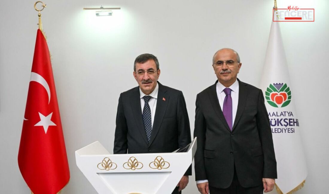 Cumhurbaşkanı Yardımcısı Cevdet Yılmaz, Malatya ziyaretinde Büyükşehir Belediyesi hizmet binasındaki