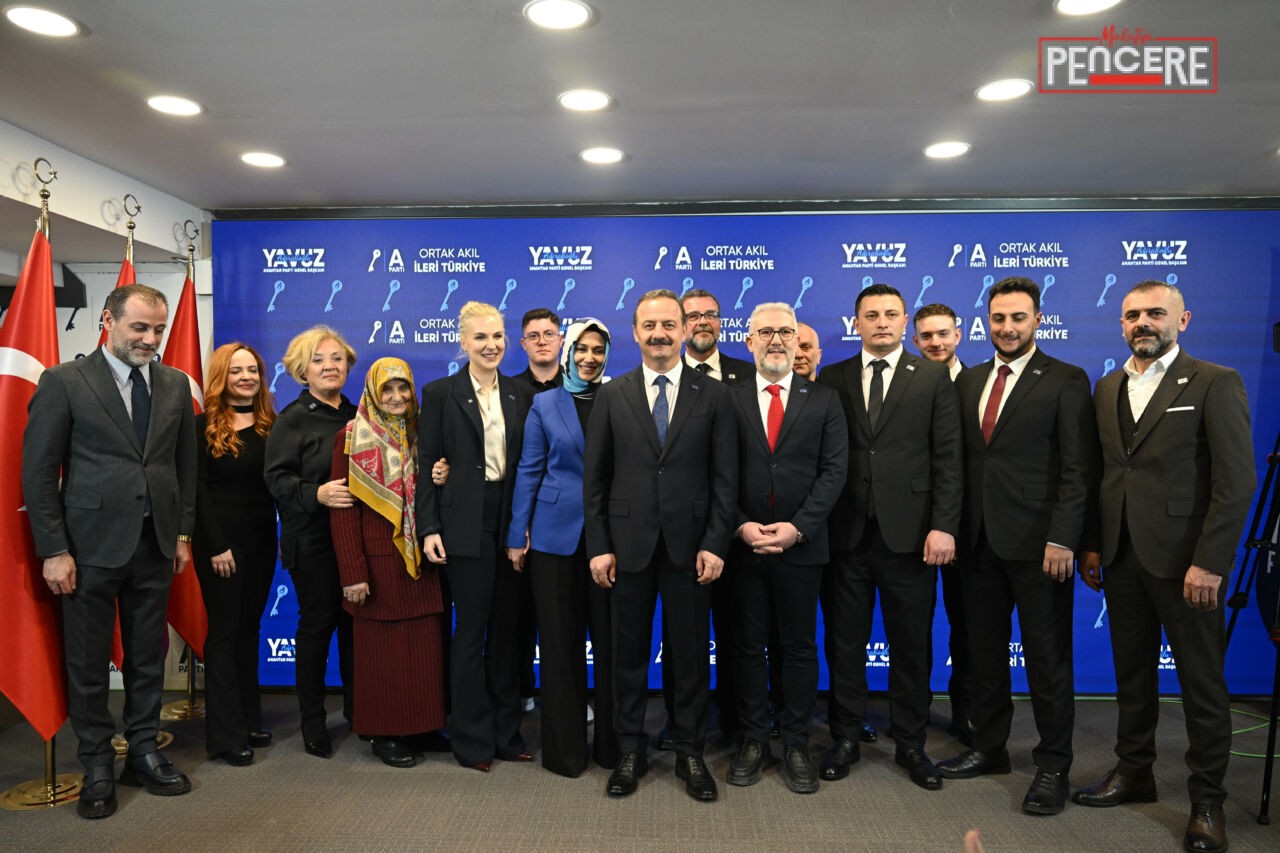 Anahtar Parti Genel Başkanı Yavuz Ağıralioğlu, partisinin genel merkezinde düzenlenen