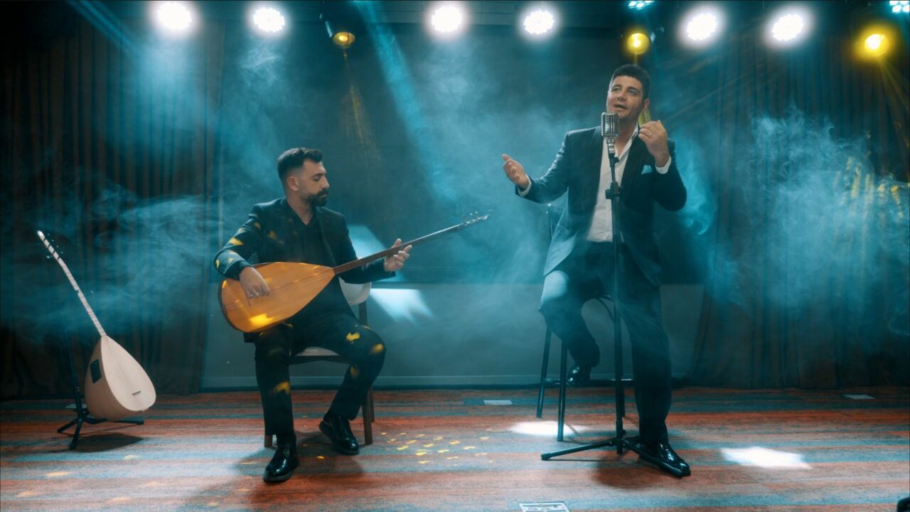Türk halk müziği sanatçısı Özgür Akdemir, İbrahim Tatlıses’in yorumuyla hafızalara