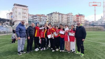 Okul Sporları Yıldız Kızlar Hokey müsabakalarında kupa sahibini buldu. Milli