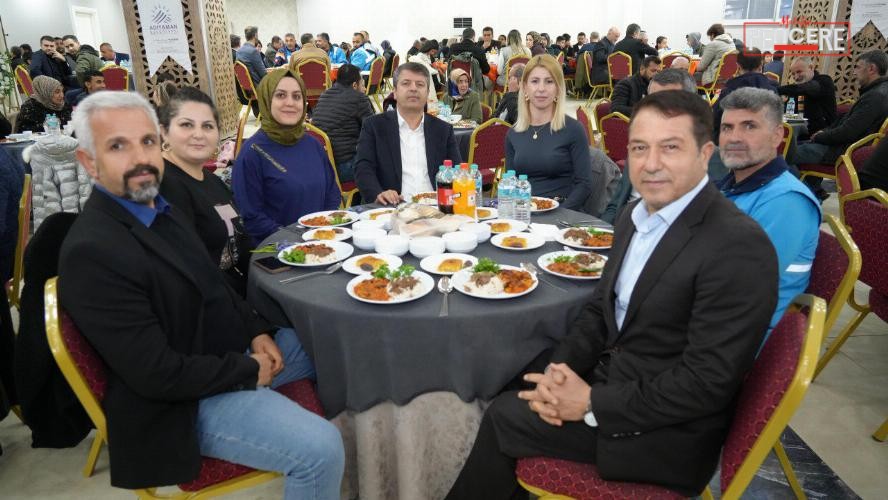 Adıyaman Belediye Başkanı Abdurrahman Tutdere, geleneksel iftar programında belediye personeli