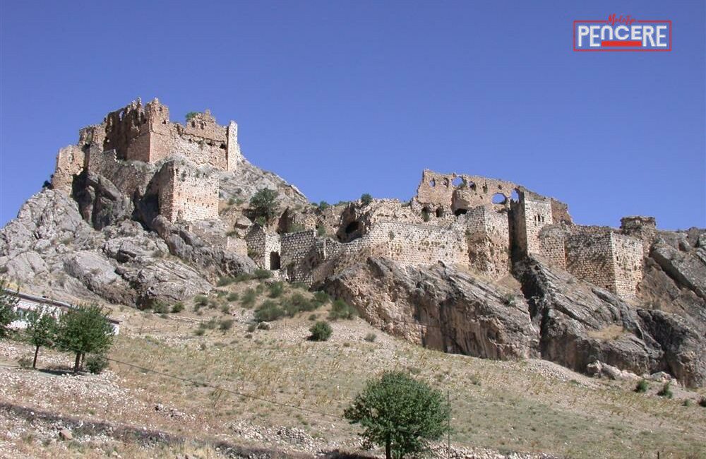 Yeni Kale, Adıyaman ili Kahta ilçesine bağlı Kocahisar Köyü’nde yer