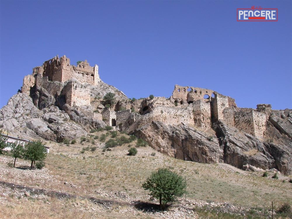 Yeni Kale, Adıyaman ili Kahta ilçesine bağlı Kocahisar Köyü’nde yer