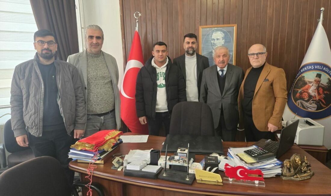 Hacı Bektaş Veli Derneği’ne gerçekleştirilen ziyarette Türk bayrağı ve dernek