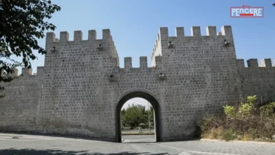 Malatya’nın tarihsel merkezlerinden Eski Malatya’da yer alan Battalgazi Kalesi ile
