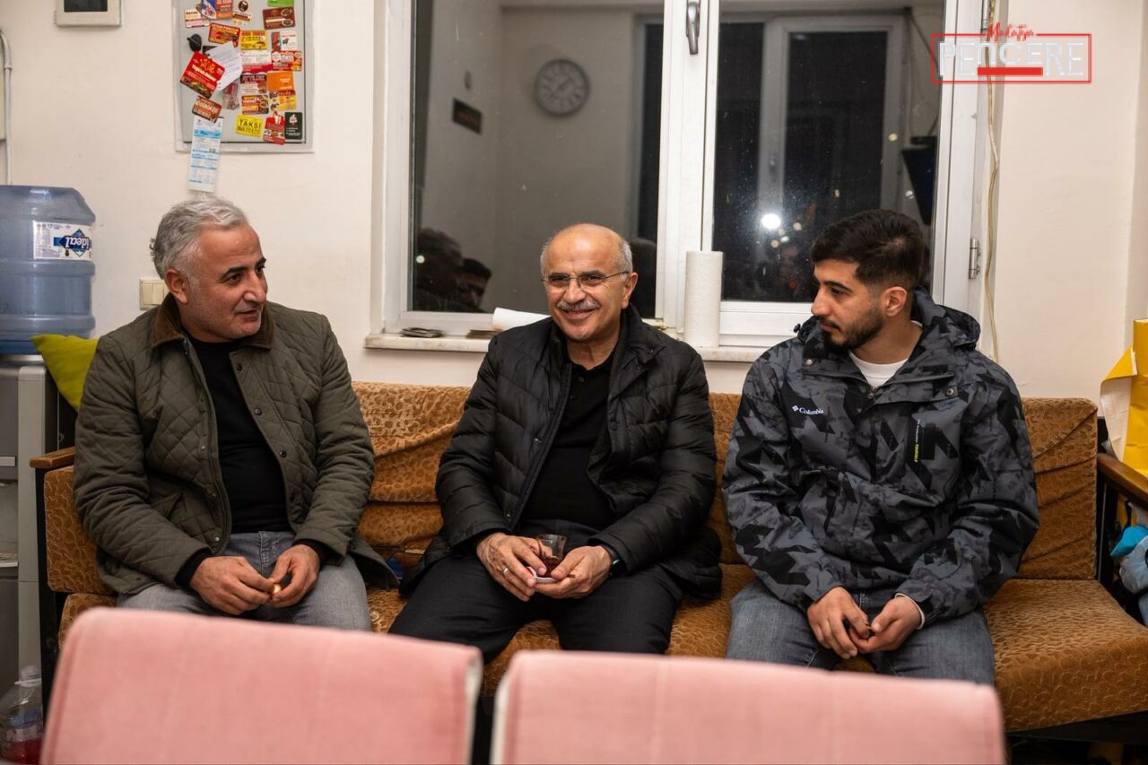 Malatya Büyükşehir Belediye Başkanı Sami Er, taksici esnafıyla bir araya