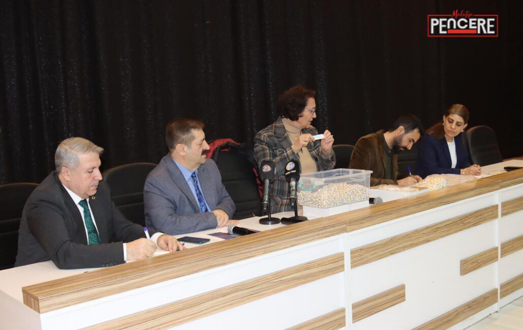 Kura, Bünyamin Eroğlu Kültür ve Kongre Merkezi’nde noter huzurunda yapıldı