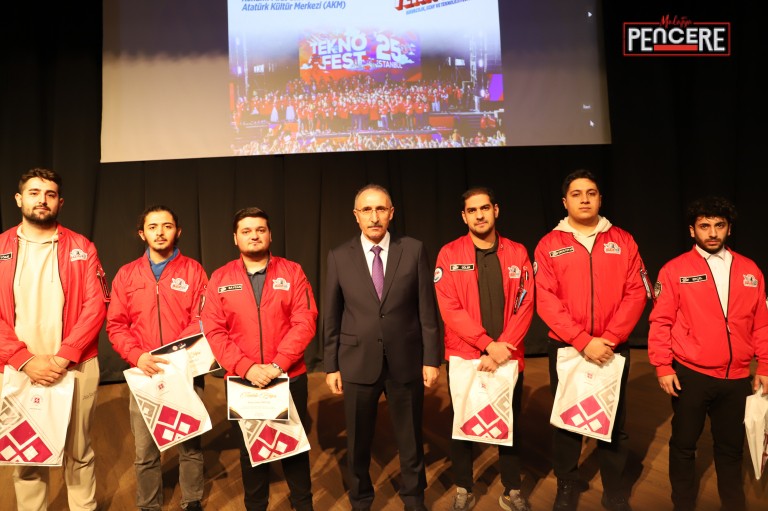 Fırat Üniversitesi, Atatürk Kültür Merkezi’nde düzenlenen programla TEKNOFEST 2025’te dereceye