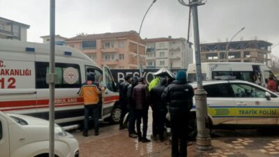 Malatya’nın Battalgazi ilçesinde işçi servisi minibüsü ile otomobilin çarpışması sonucu