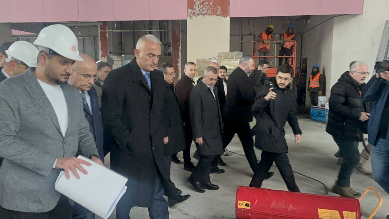 Kültür ve Turizm Bakanı Mehmet Nuri Ersoy, Malatya’da depremde ağır