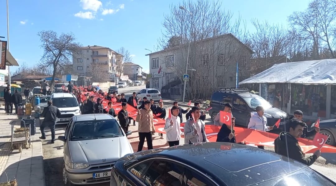 Dilek Mahallesi’nde Bayrak Korteji Yürüyüşü Yoğun Katılımla Gerçekleşti Malatya’nın Yeşilyurt ilçesine bağlı Dilek Mahallesi’nde, Şehit Zekeriya Bitmez Anadolu