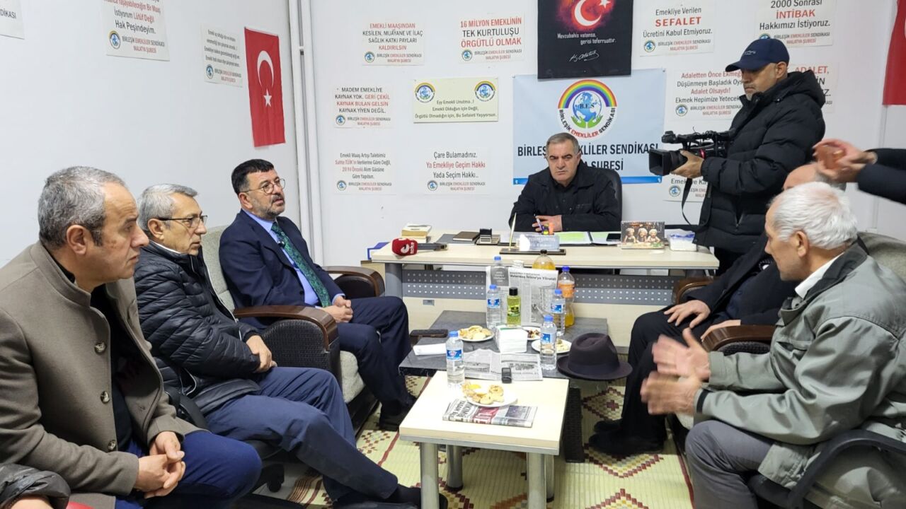 CHP Malatya Milletvekili Veli Ağbaba, emekli maaşlarına yapılan bin liralık