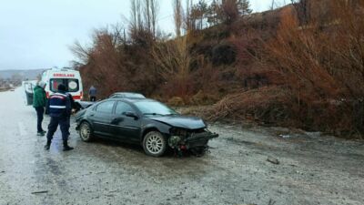 Malatya-Adıyaman kara yolunda Doğanşehir ilçesi Sürgü mevkiinde meydana gelen trafik
