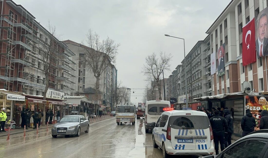 Malatya’da İnönü Caddesi üzerinde bulunan geçici konteyner işyerleri, yol genişletme