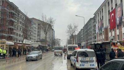 İnönü Caddesi’ndeki Konteyner İşyerleri Yeni Yerine Taşınıyor Malatya’da İnönü Caddesi üzerinde bulunan geçici konteyner işyerleri, yol genişletme