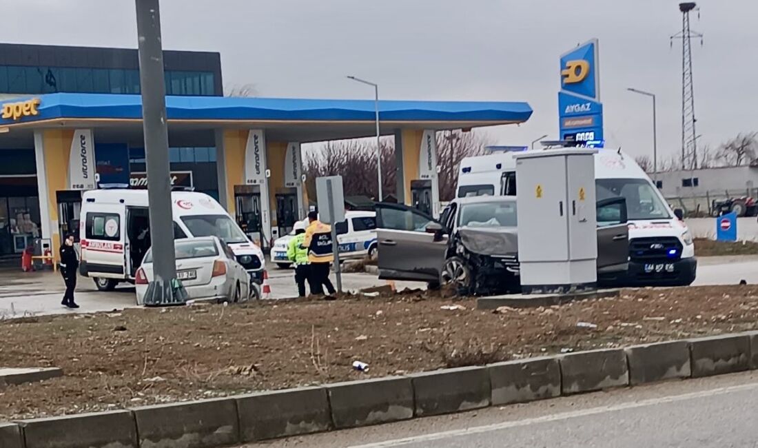 Malatya’nın Akçadağ ilçesinde Kayseri-Malatya karayolunda iki otomobilin çarpışması sonucu meydana