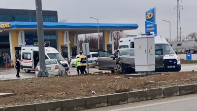 Malatya’nın Akçadağ ilçesinde Kayseri-Malatya karayolunda iki otomobilin çarpışması sonucu meydana