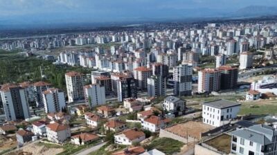 Malatya’nın En Kalabalık Mahallesi Tecde Oldu Malatya’nın en kalabalık mahallesi 27 bin 183 nüfusla Tecde oldu.