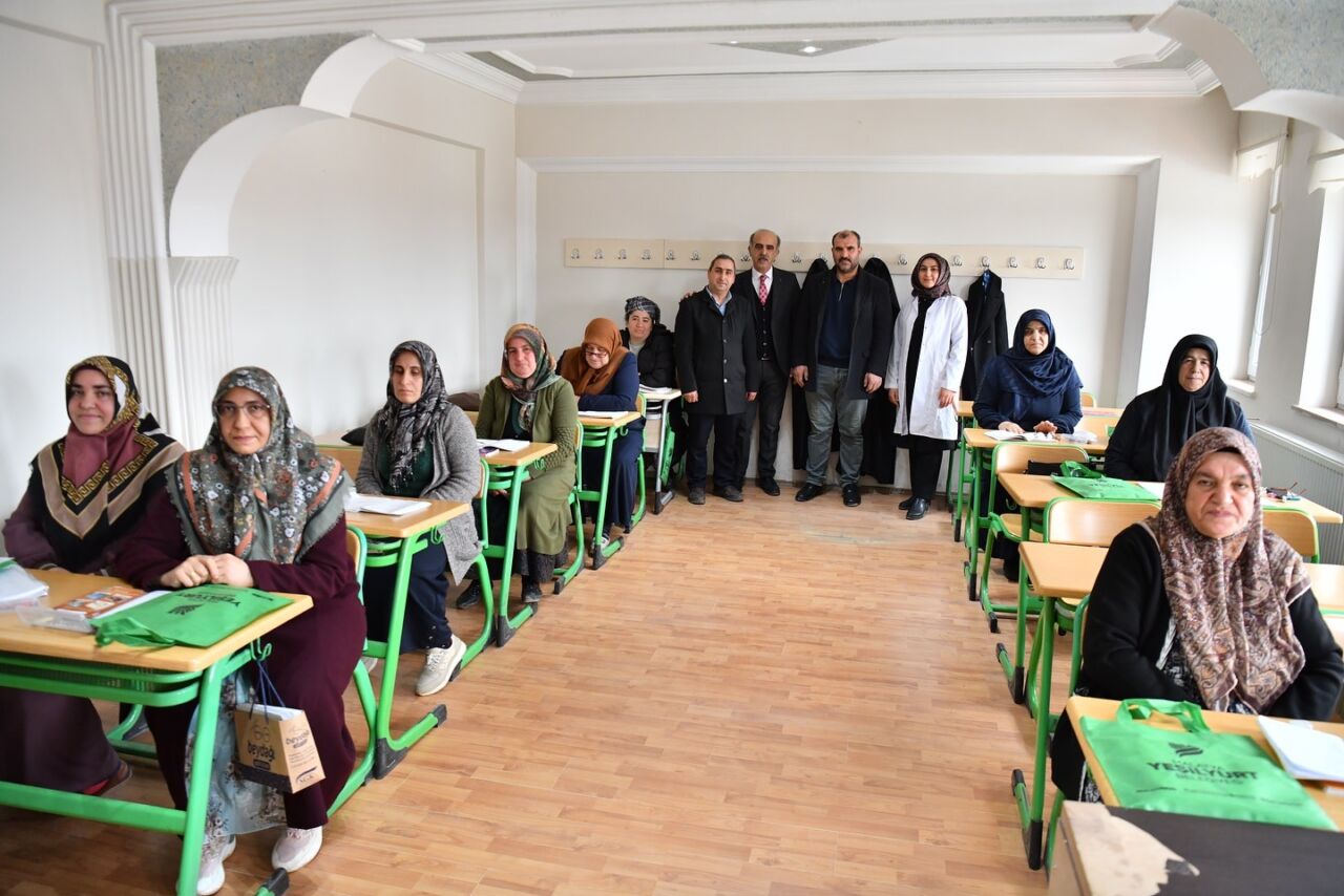 Yeşilyurt Belediyesi ile İlçe Halk Eğitim Merkezi iş birliğinde Topsöğüt