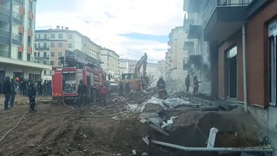 Malatya’da TOKİ Şantiyesinde Yangın Malatya’nın Yeşilyurt ilçesinde bulunan TOKİ şantiyesinde çıkan yangın, şehrin birçok