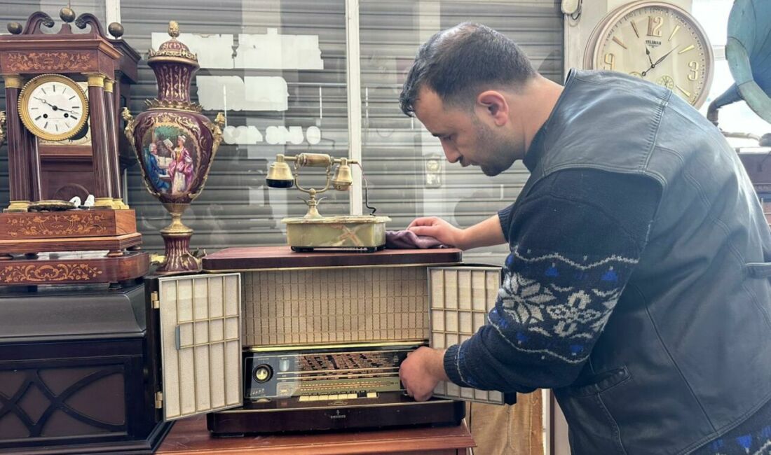 Malatya’da berberlik yapan Bayram Gaspak, yaklaşık 10 yıl önce dükkanını