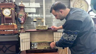 Malatya’da berberlik yapan Bayram Gaspak, yaklaşık 10 yıl önce dükkanını