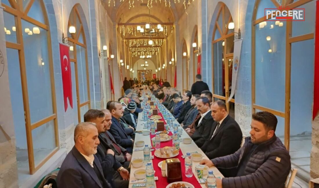 Darende Belediyesi tarafından Tarihi Yusuf Paşa Bedesteni’nde düzenlenen iftar programında