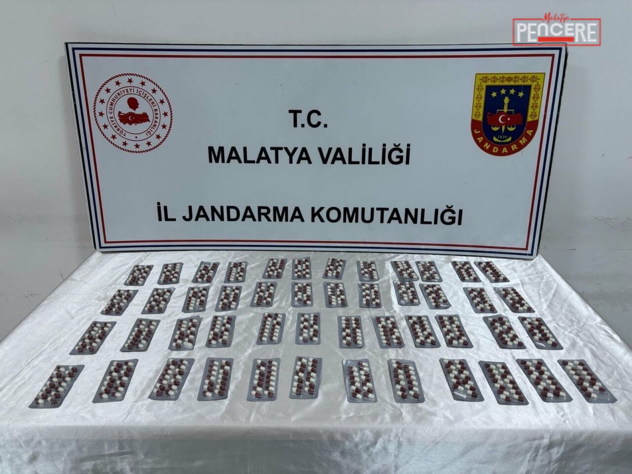 Malatya’nın Battalgazi ilçesinde düzenlenen operasyonda 661 adet sentetik ecza hap