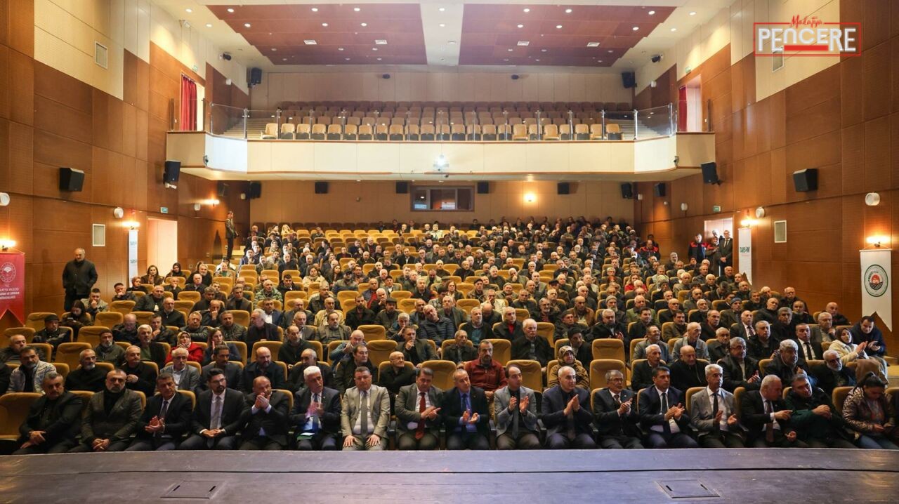 Malatya’da yeni üretim sezonu öncesi kayısı üreticilerine yönelik düzenlenen toplantıda;