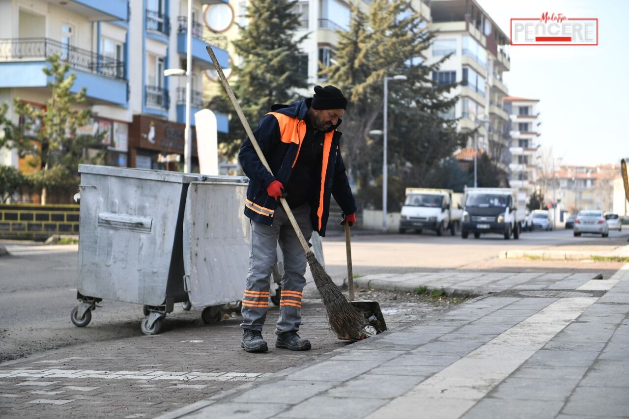 Yeşilyurt Belediyesi Temizlik Hizmetleri Müdürlüğü ekipleri, Ramazan ayında ilçe genelinde