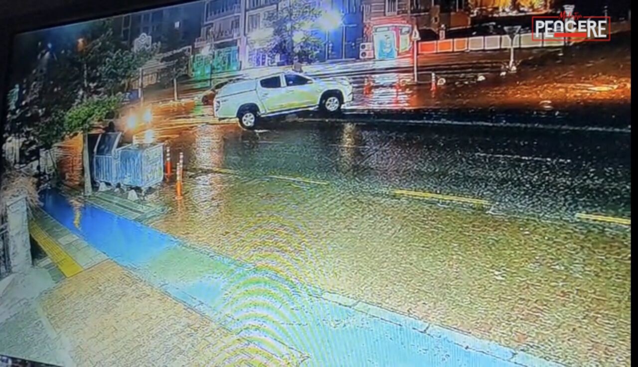 Malatya’nın Battalgazi ilçesinde bir sürücü, kavşağı kullanmak yerine aracını refüj