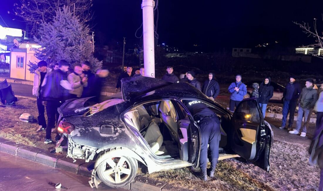 Malatya City mevkiinde meydana gelen trafik kazasında kontrolden çıkan otomobil