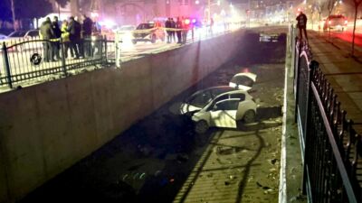 Malatya’nın Battalgazi ilçesine bağlı Paşaköşkü Mahallesi’nde kontrolden çıkan otomobil sulama