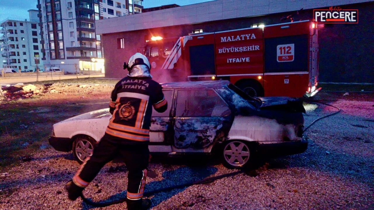 Malatya’nın Yeşilyurt ilçesi Karakavak Mahallesi’nde park halindeki bir otomobilde çıkan