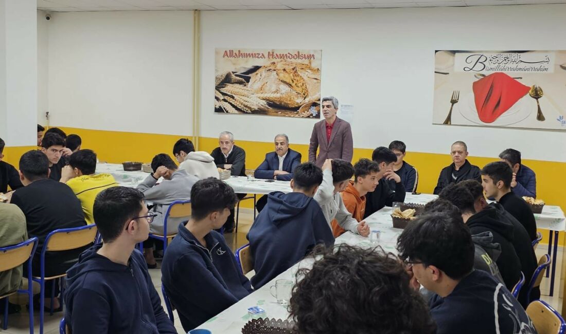 Malatya Eğitim Camiasında “Maarifin Kalbinde İlk Sahur” Buluşması Malatya İl Millî Eğitim Müdürü Behçet Bakır, Ramazan ayının ilk