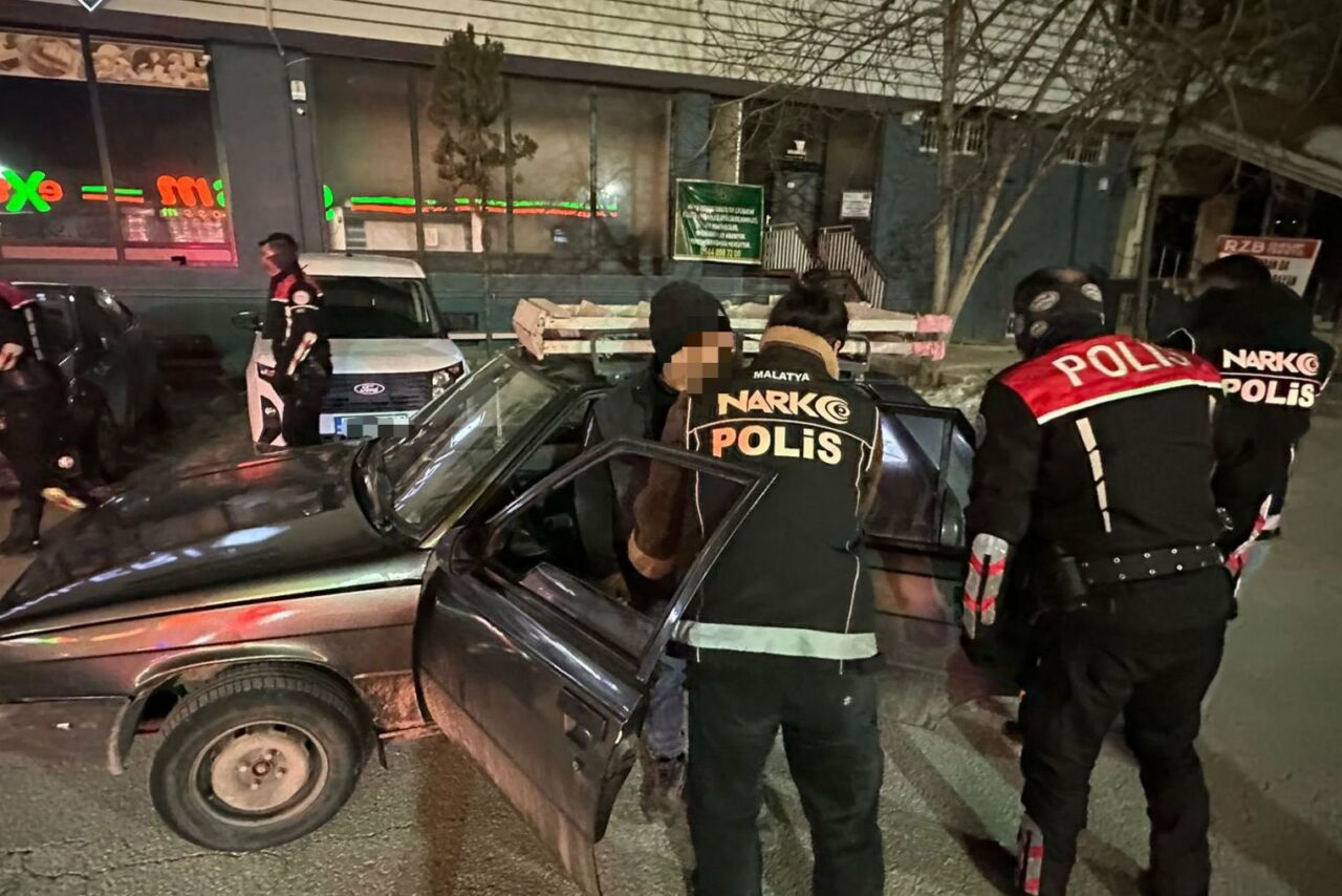 Malatya’da “torbacı” olarak tabir edilen sokak satıcılarına yönelik düzenlenen operasyonda