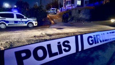 Malatya’da Şüpheli Ölüm: Bahçede Fenalaşan Genç Adam Kurtarılamadı Malatya’nın Battalgazi ilçesinde evinin bahçesinde aniden rahatsızlanarak hastaneye kaldırılan 39