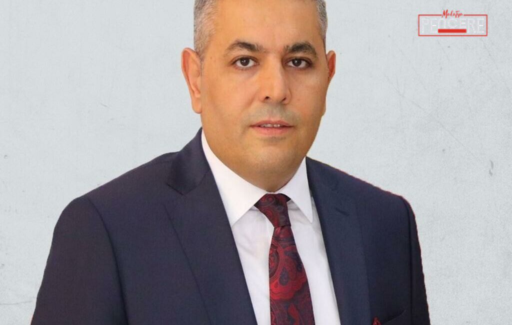 1975 Malatya doğumlu olan Oğuzhan Ata Sadıkoğlu, eğitim hayatını tamamladığı